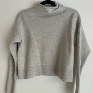 100% Merino Wool Aritzia Wilfred Short Sweater